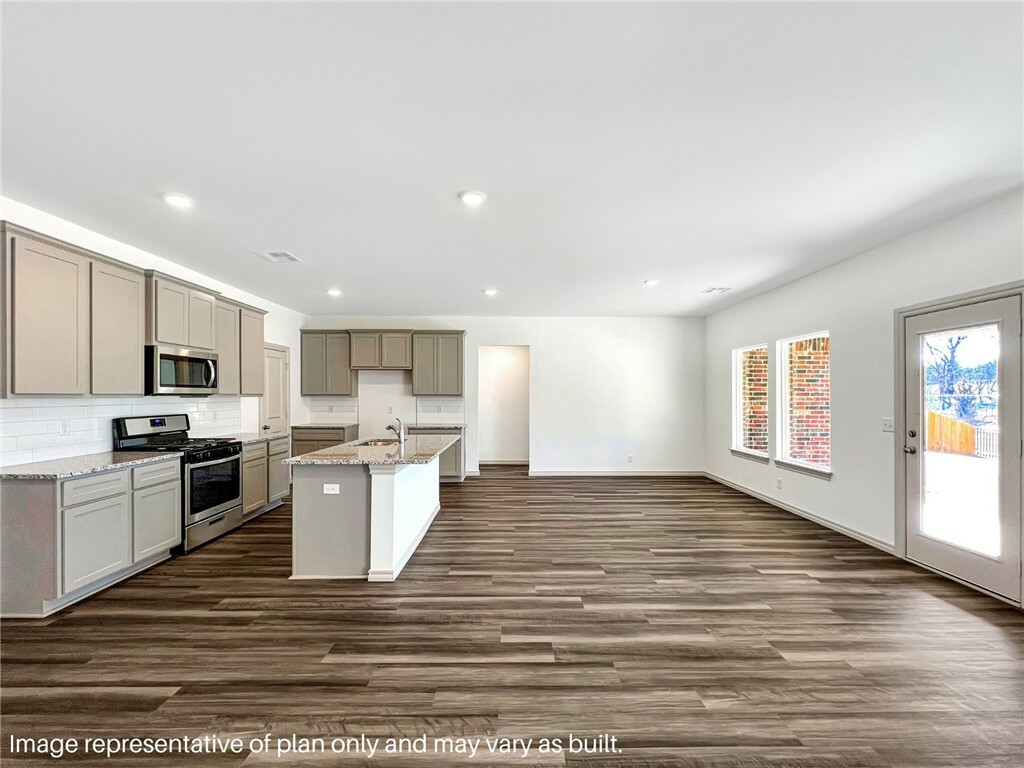 Property Photo: 924 Red Cedar Place AR 72756