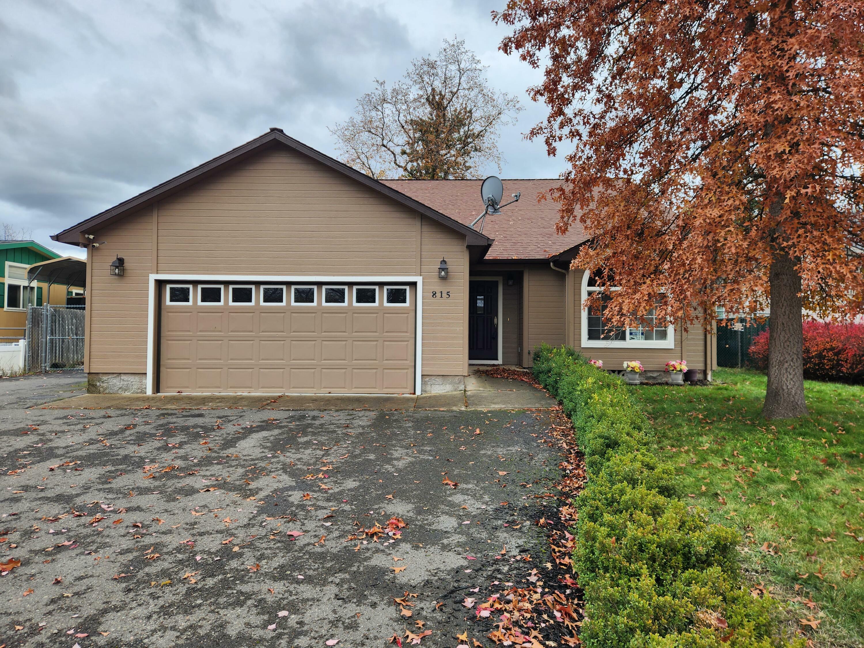 Property Photo: 815 Redwood Avenue OR 97522