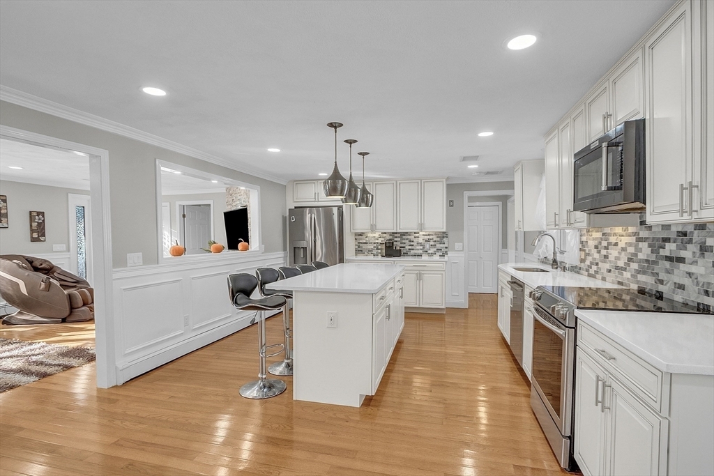 Property Photo:  5 Flintlocke Rd  MA 02038 