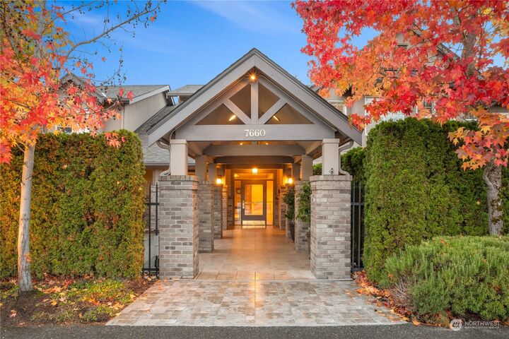 7660 N Mercer Way 102  Mercer Island WA 98040 photo