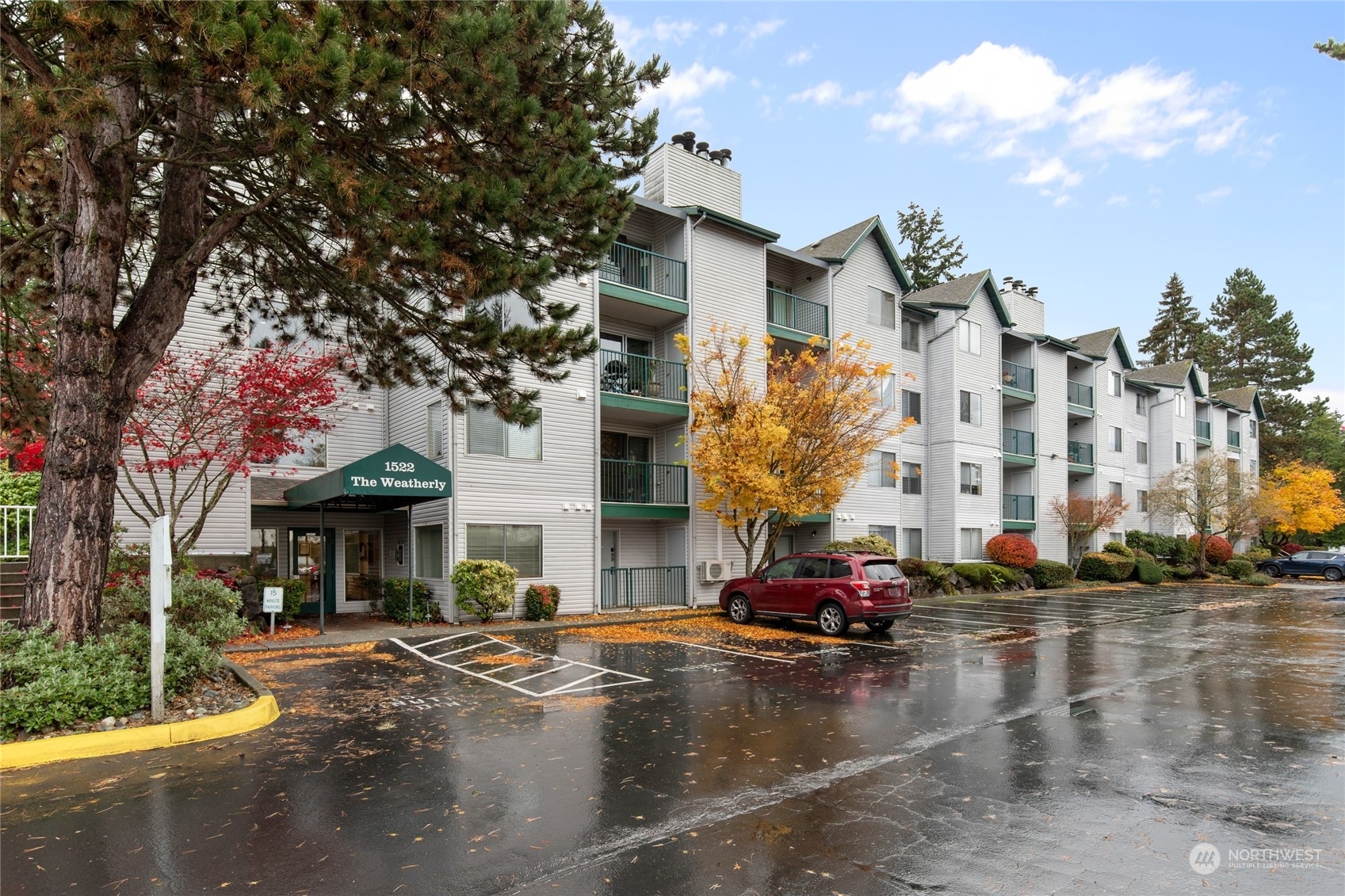 Property Photo:  1522 NE 175th Street 210  WA 98155 