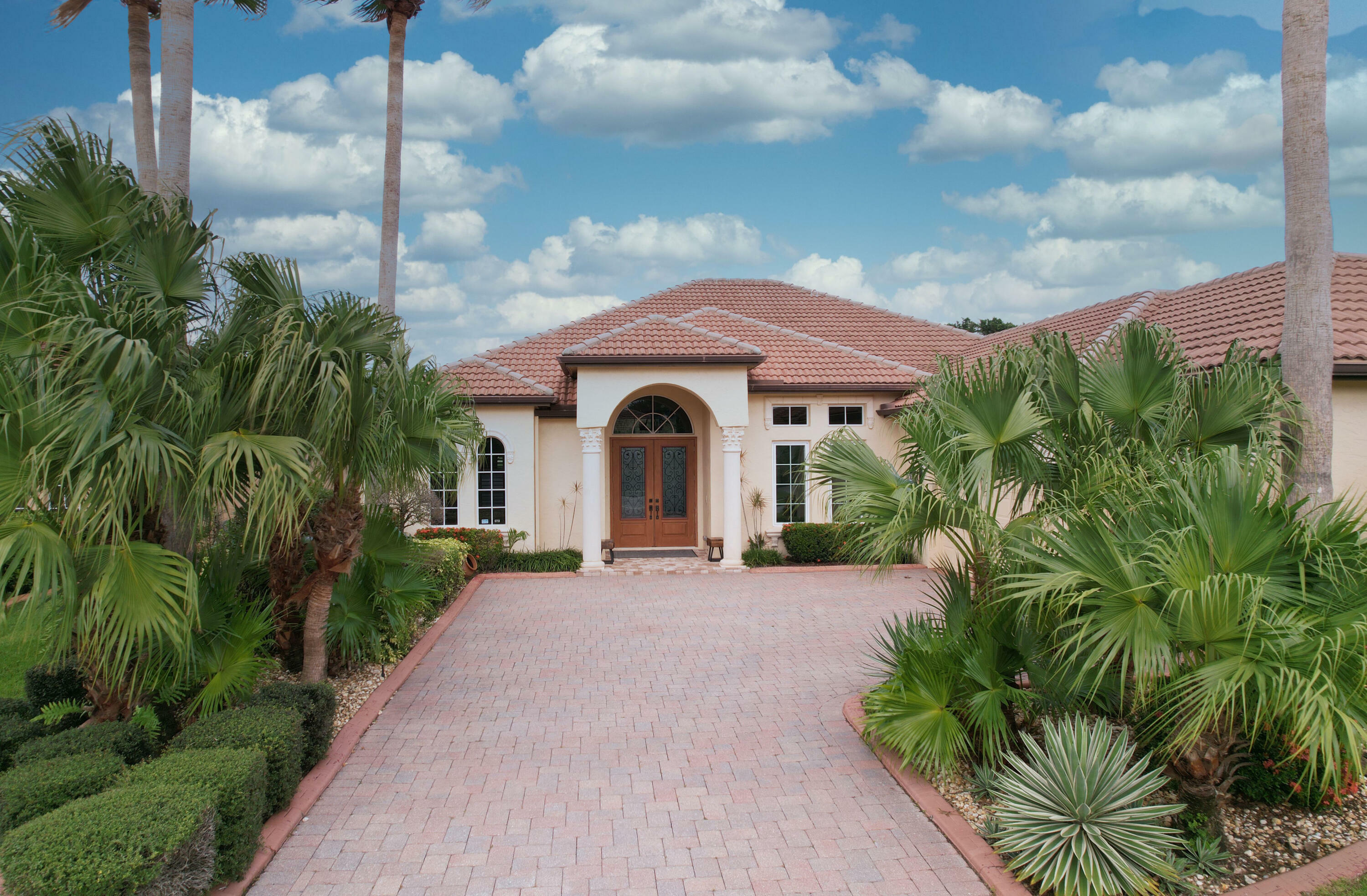 Property Photo:  894 SW Grand Reserves Boulevard  FL 34986 