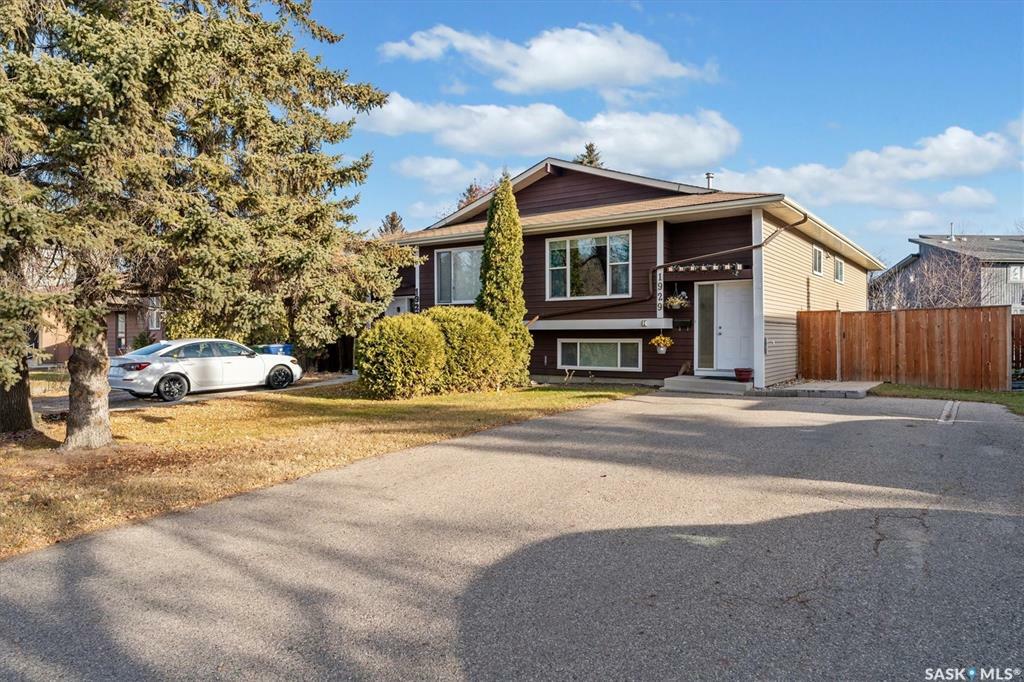 Property Photo:  1929 McKercher Drive  SK S7J 3W1 