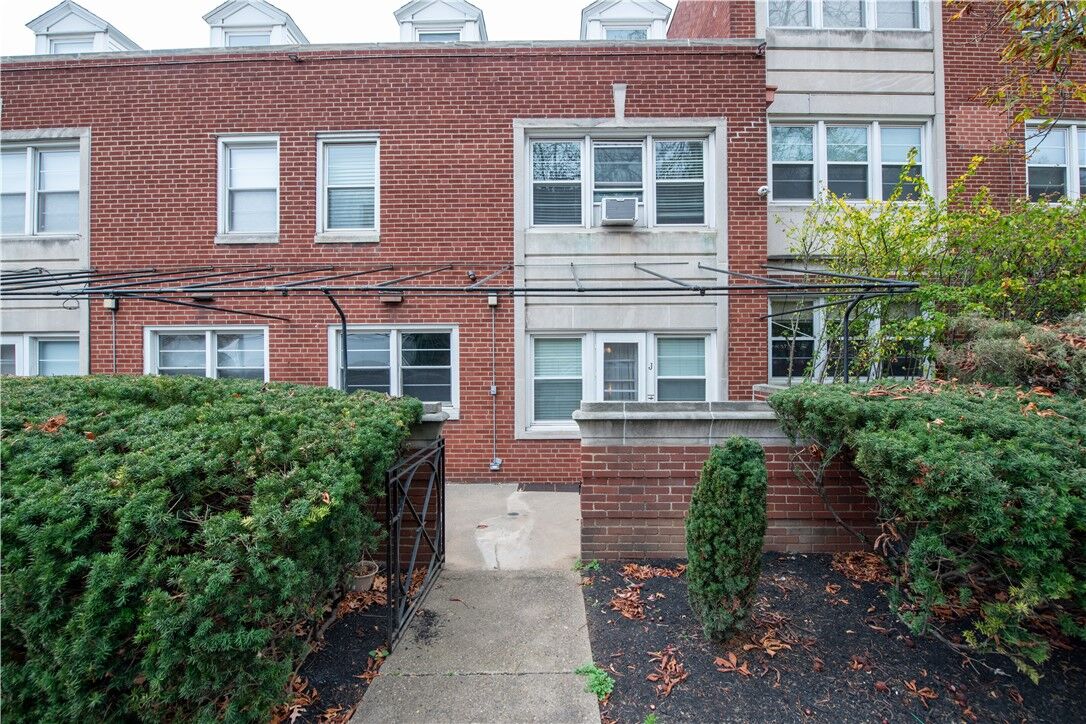 Property Photo:  825 Morewood Ave J  PA 15213 