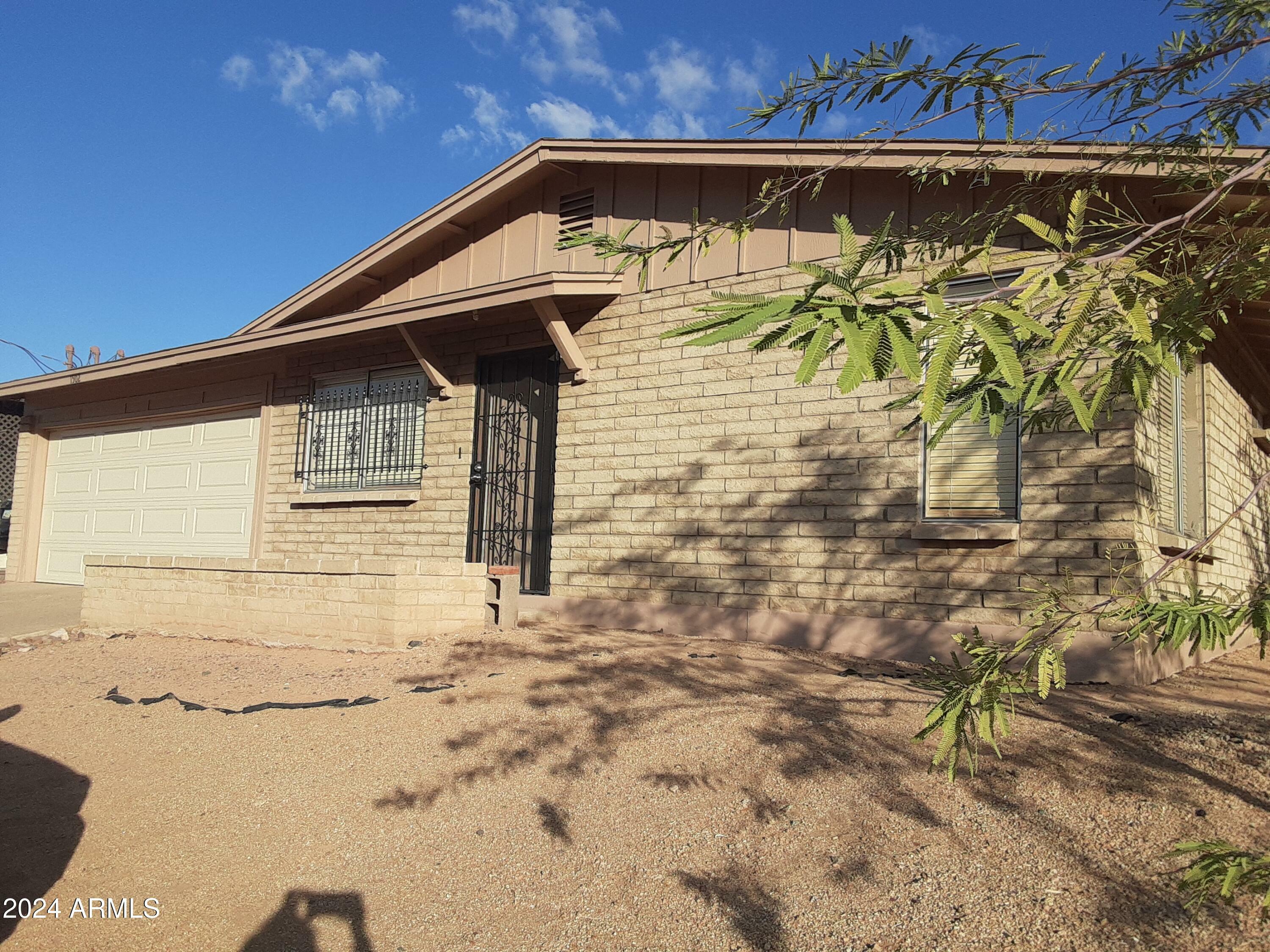 Property Photo:  1502 W Shangri La Road 1-2  AZ 85029 