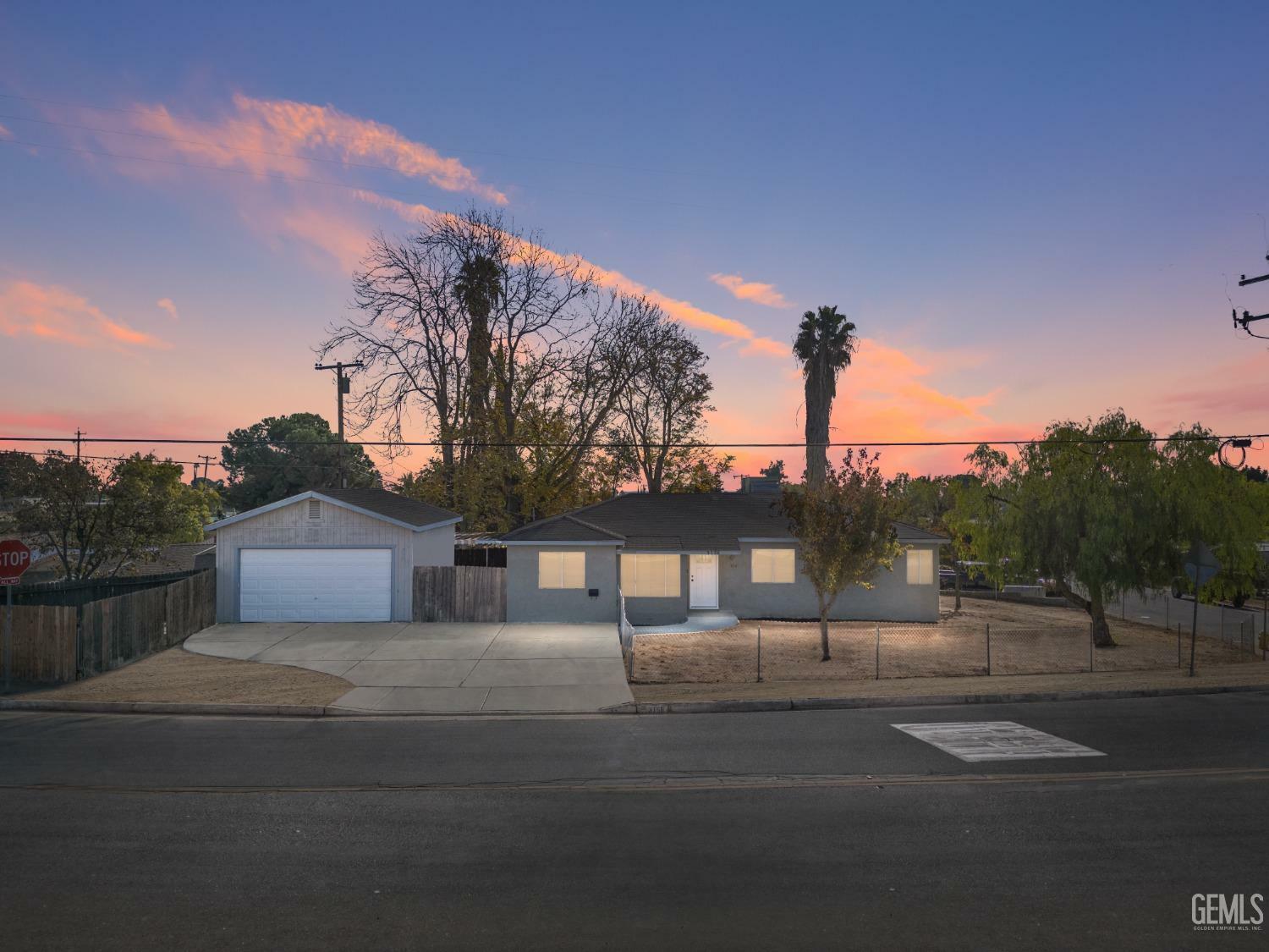 Property Photo:  3158 Edwards Avenue  CA 93306 