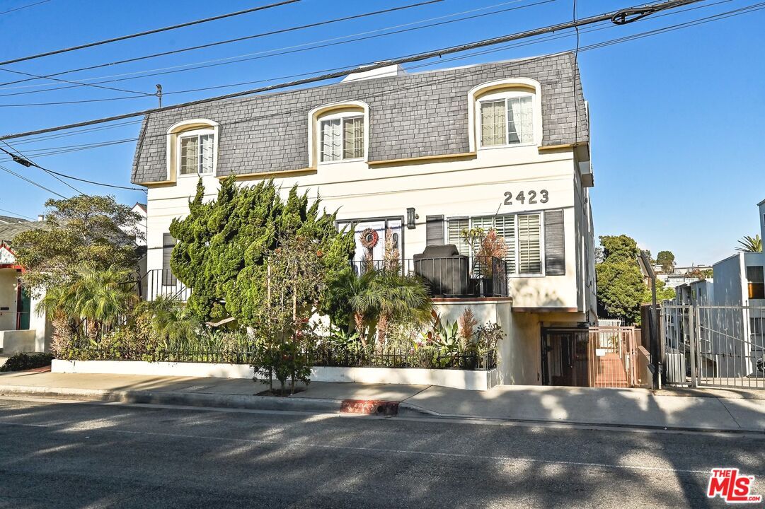 Property Photo: 2423 4th St CA 90405