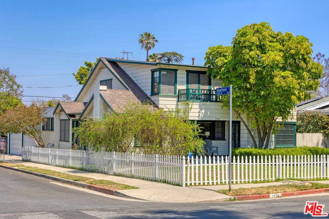 Property Photo:  1556  N Curson Ave  CA 90046 