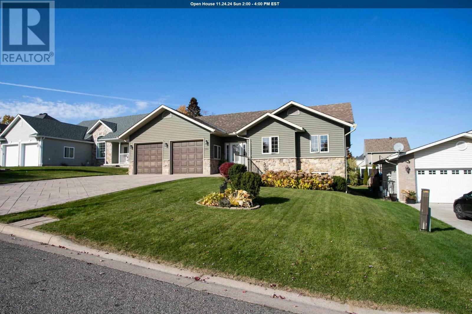 Photo de la propriété:  249 Millcreek Dr  ON P6B 6L7 