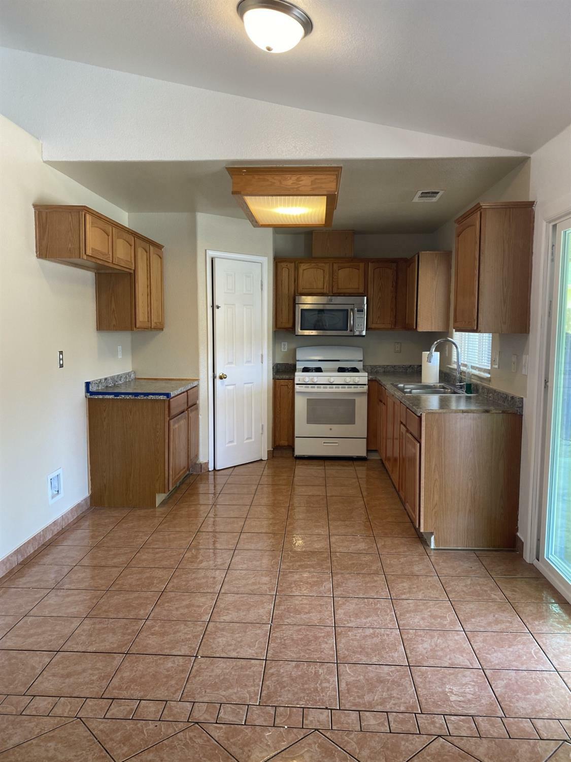 Property Photo:  1678 Tucker Avenue  CA 93657 