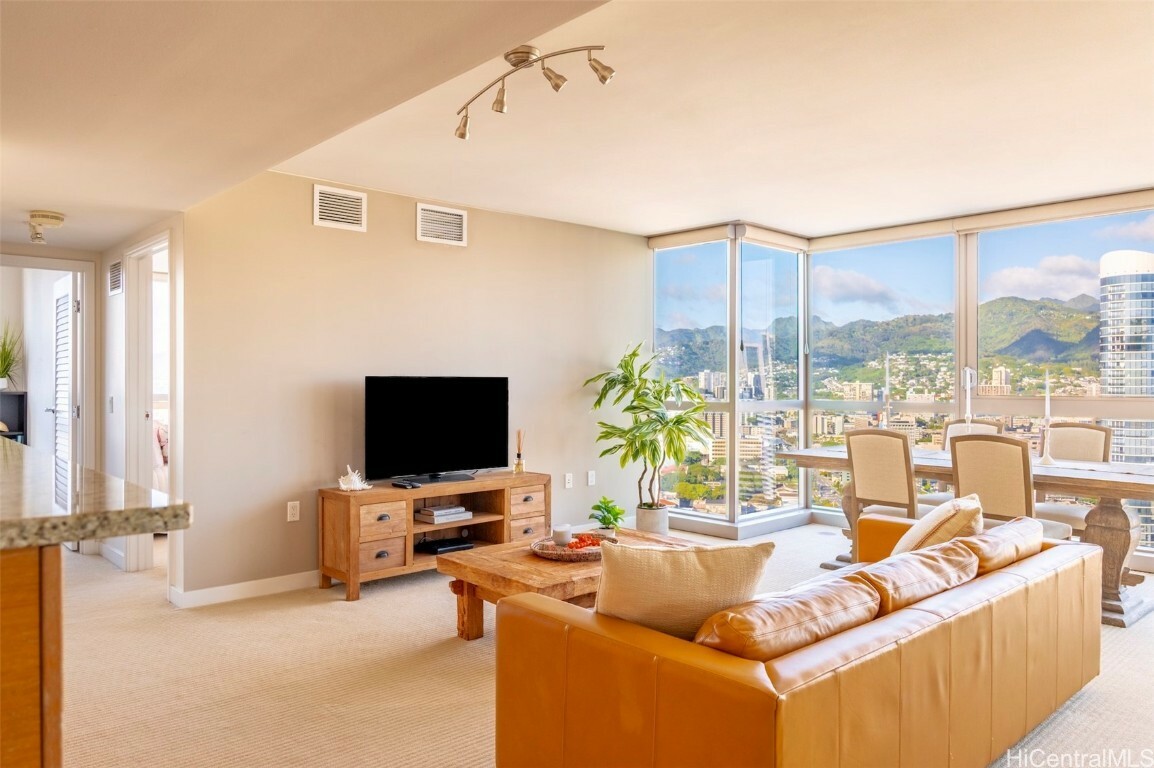 1177 Queen Street 3501  Honolulu HI 96814 photo