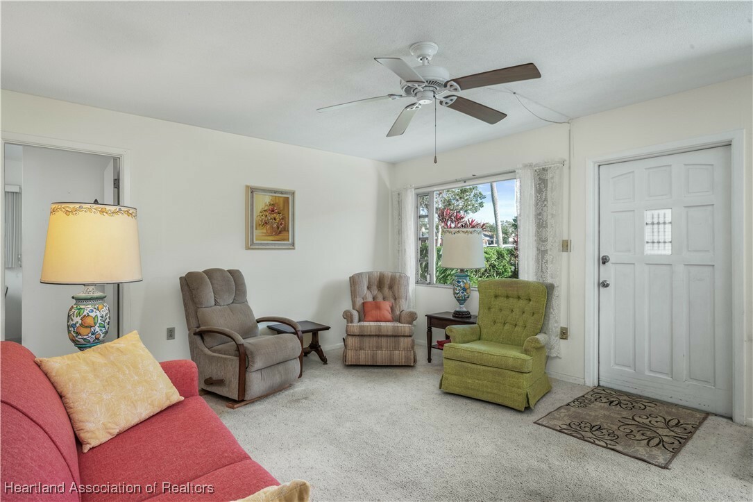 Property Photo:  2113 Lakeview Drive 1B  FL 33870 