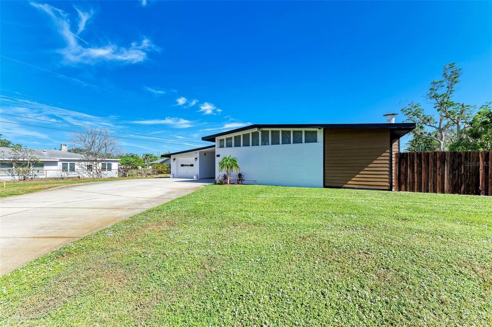 Property Photo:  405 48th Street NW  FL 34209 