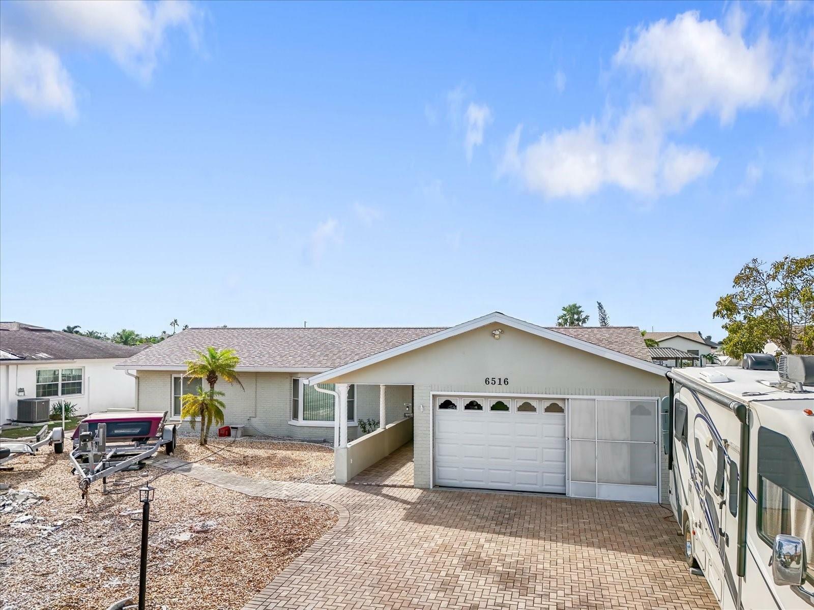 Property Photo:  6516 Solitaire Palm Way  FL 33572 