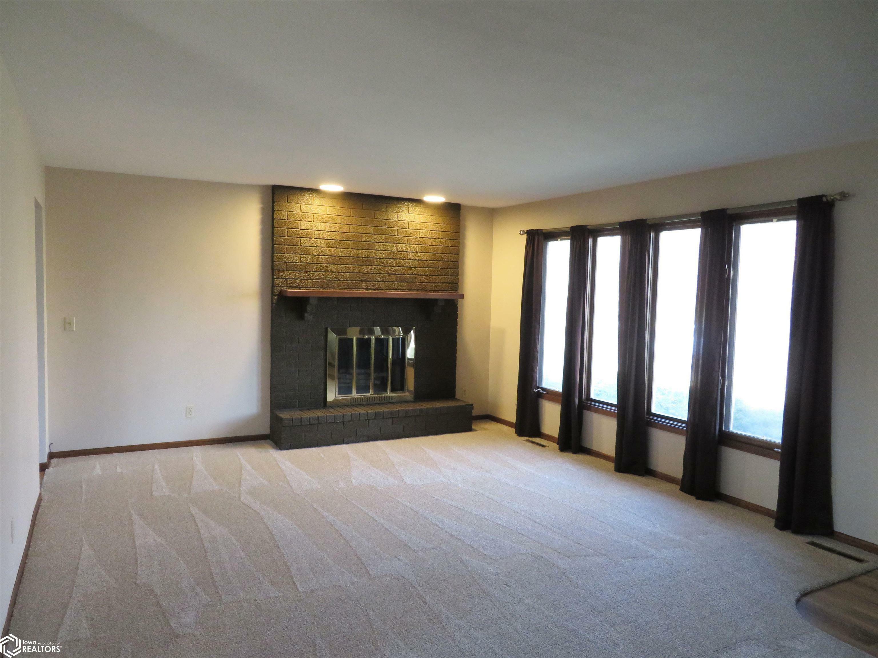 Property Photo:  506 Sunset Lane  IA 50158 