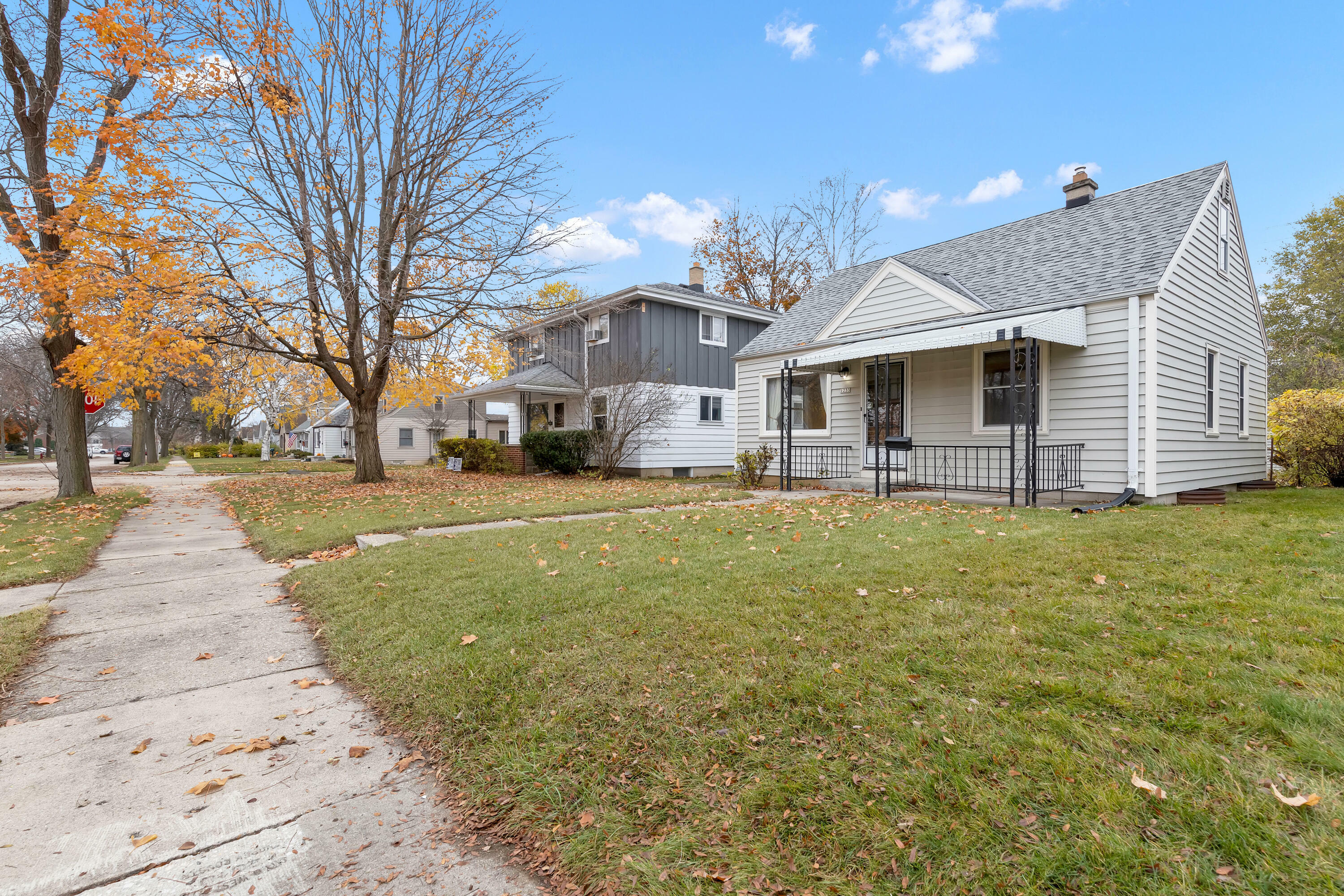 Property Photo:  1233 S 115th St  WI 53214 