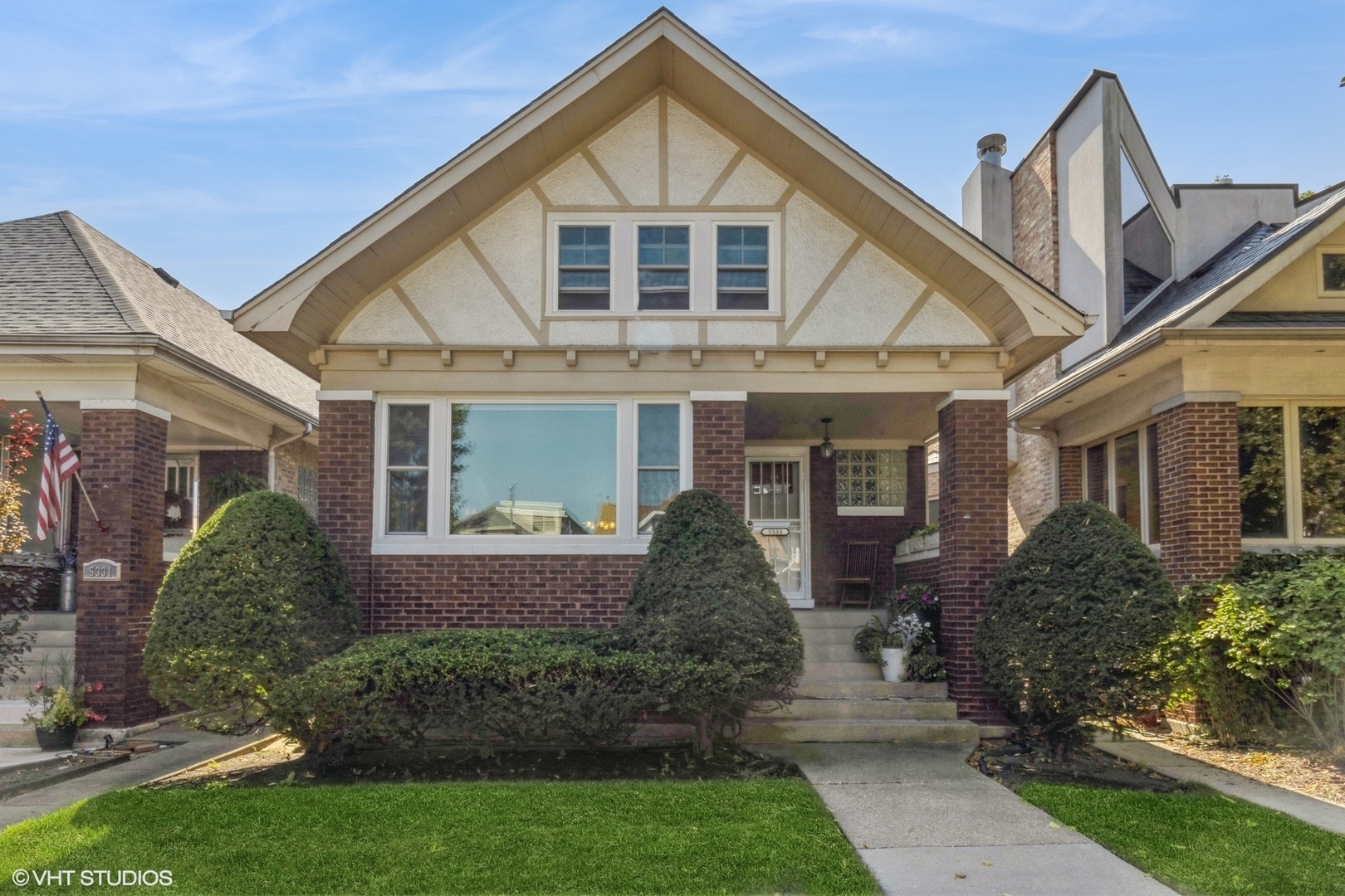 Property Photo:  5335 W Belle Plaine Avenue  IL 60641 