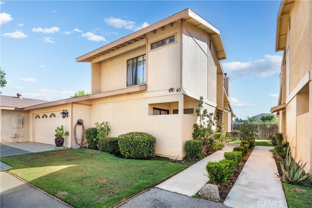 Property Photo:  1000 Olive Drive 40  CA 93308 