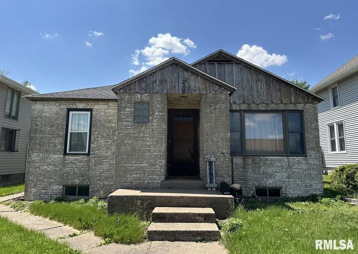 2308 N 8th Street  Clinton IA 52732 photo