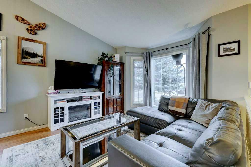 Photo de la propriété:  62 Jensen Heights Place NE  AB T4B 2J3 