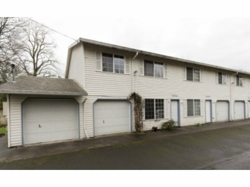 Property Photo:  2309 SE 90th Ave  OR 97216 