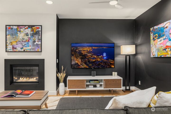 Property Photo:  315 W Galer Street 101  WA 98119 