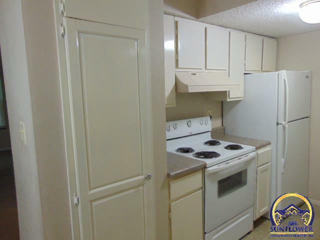 Property Photo:  3032 SW Lydia Ave Unit 103  KS 66614 