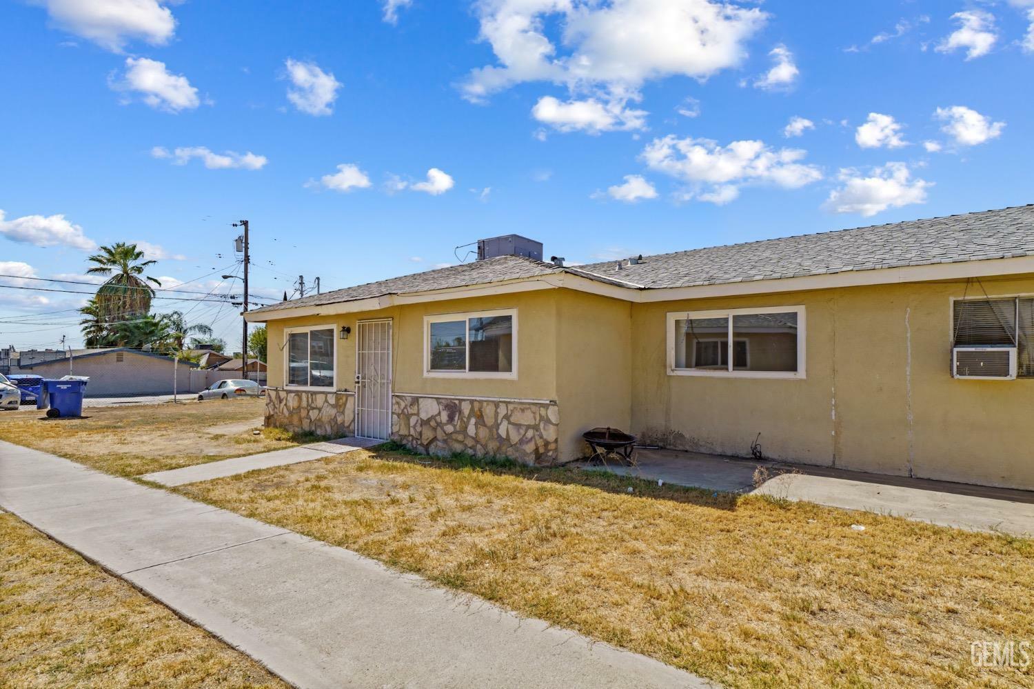 Property Photo:  1512 Lincoln Street  CA 93305 