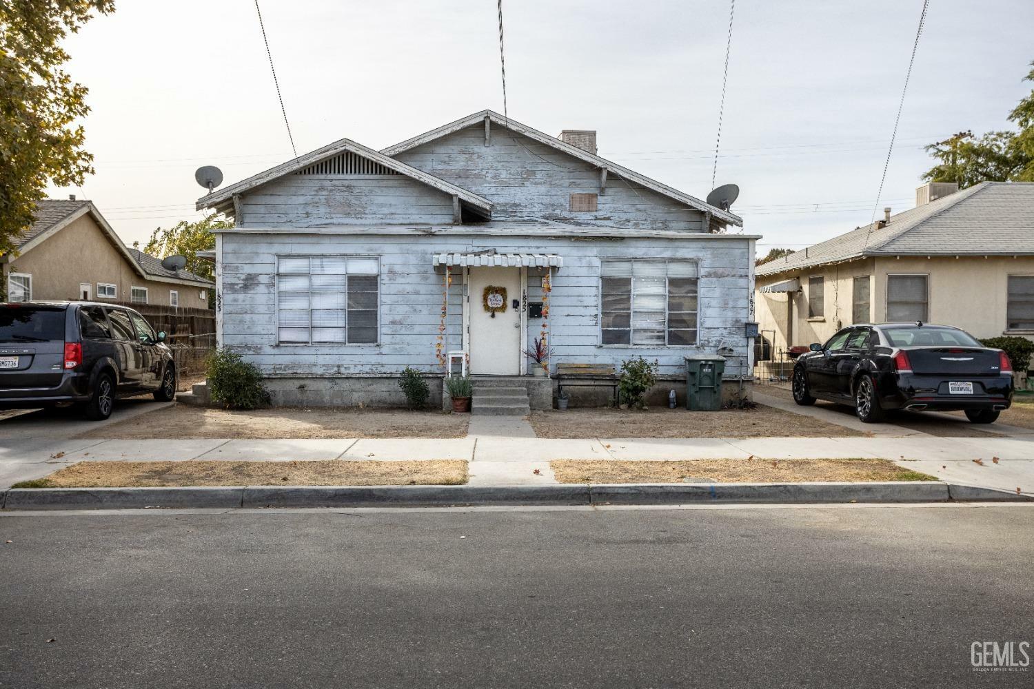 Property Photo:  1823 Cherry Street  CA 93304 