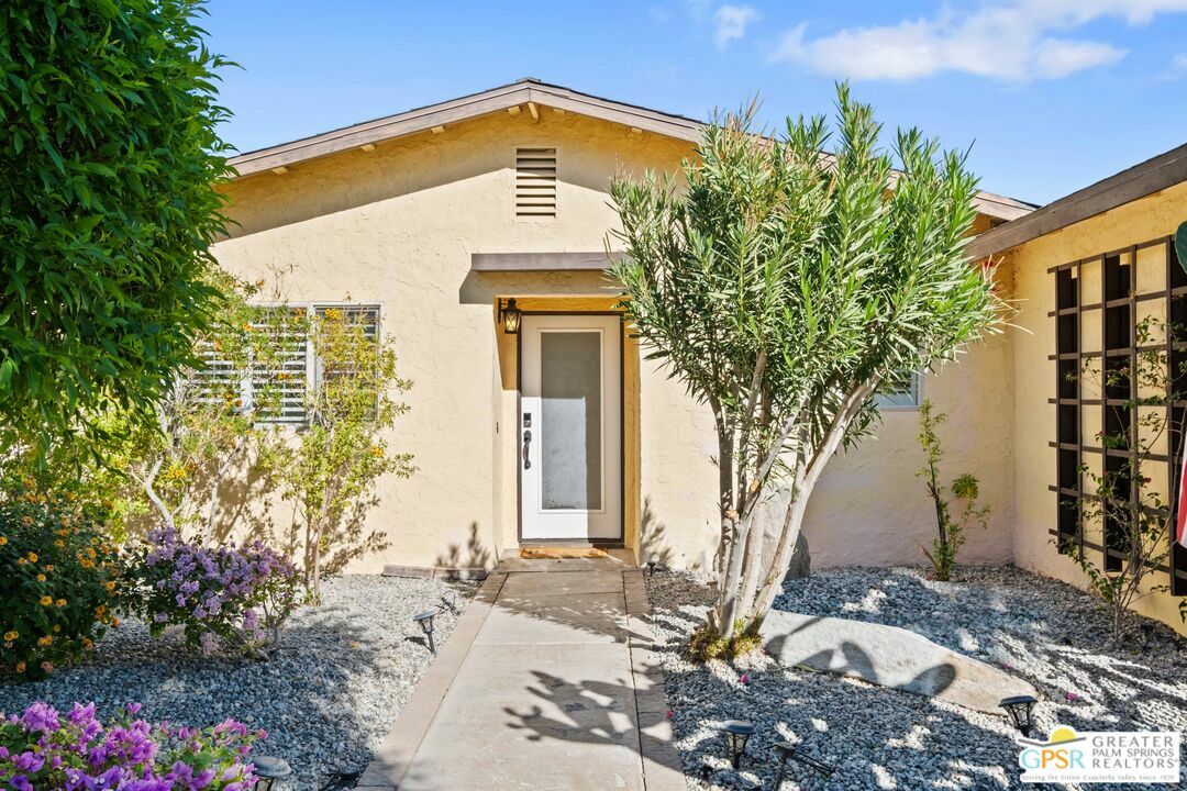 Property Photo: 2140 E Hildy Ln CA 92262