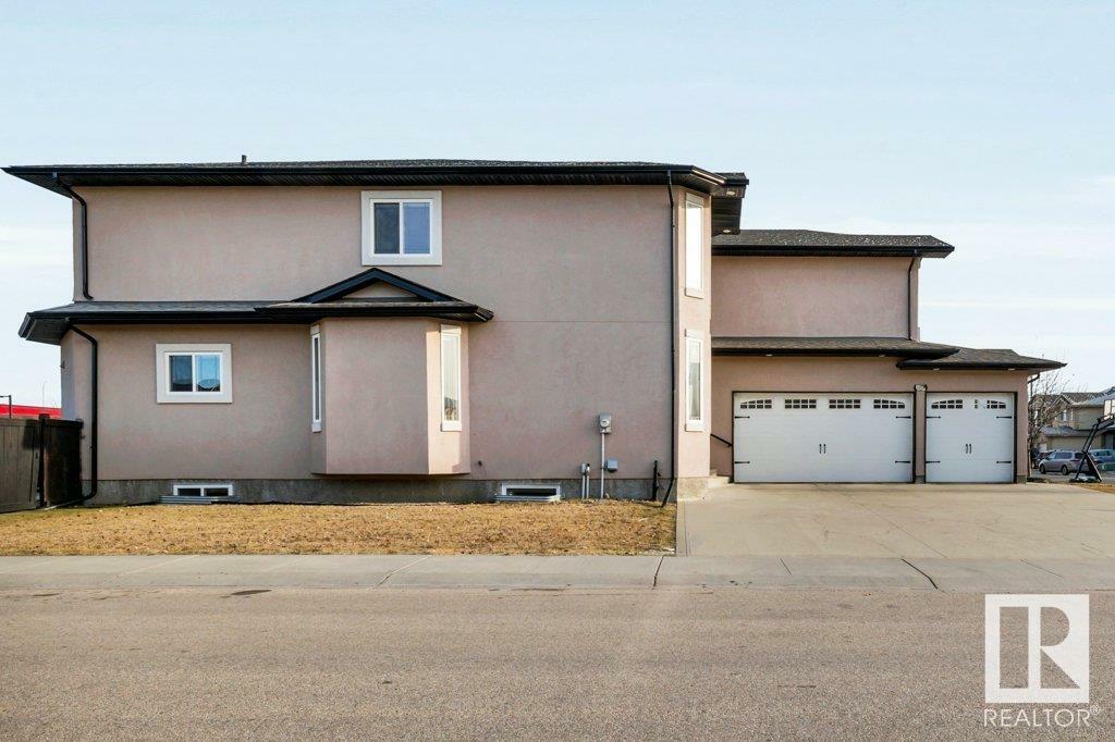 Property Photo:  1004 Wildwood Court NW  AB T6T 0M2 