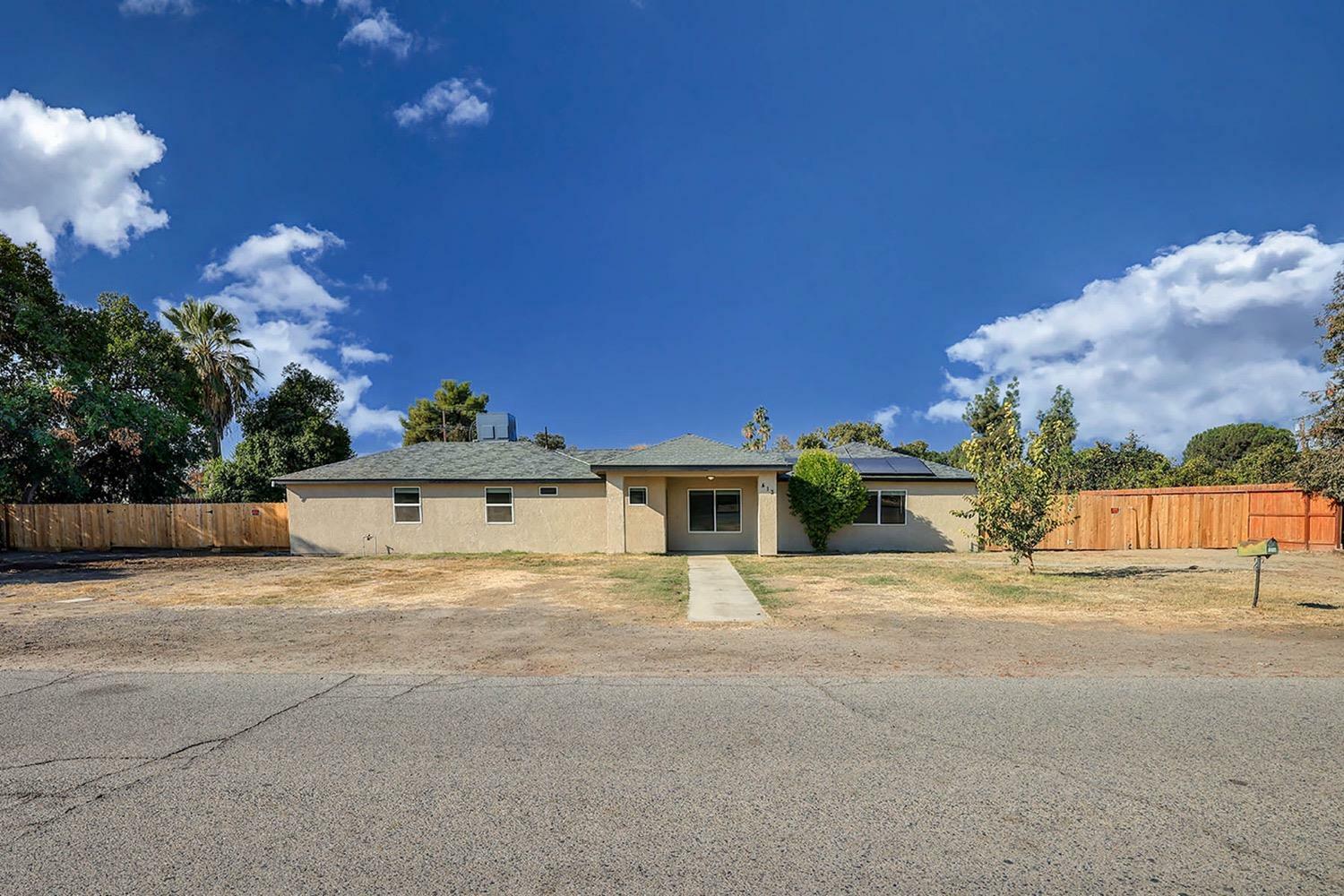 Property Photo:  413 N Crenshaw Street  CA 93291 