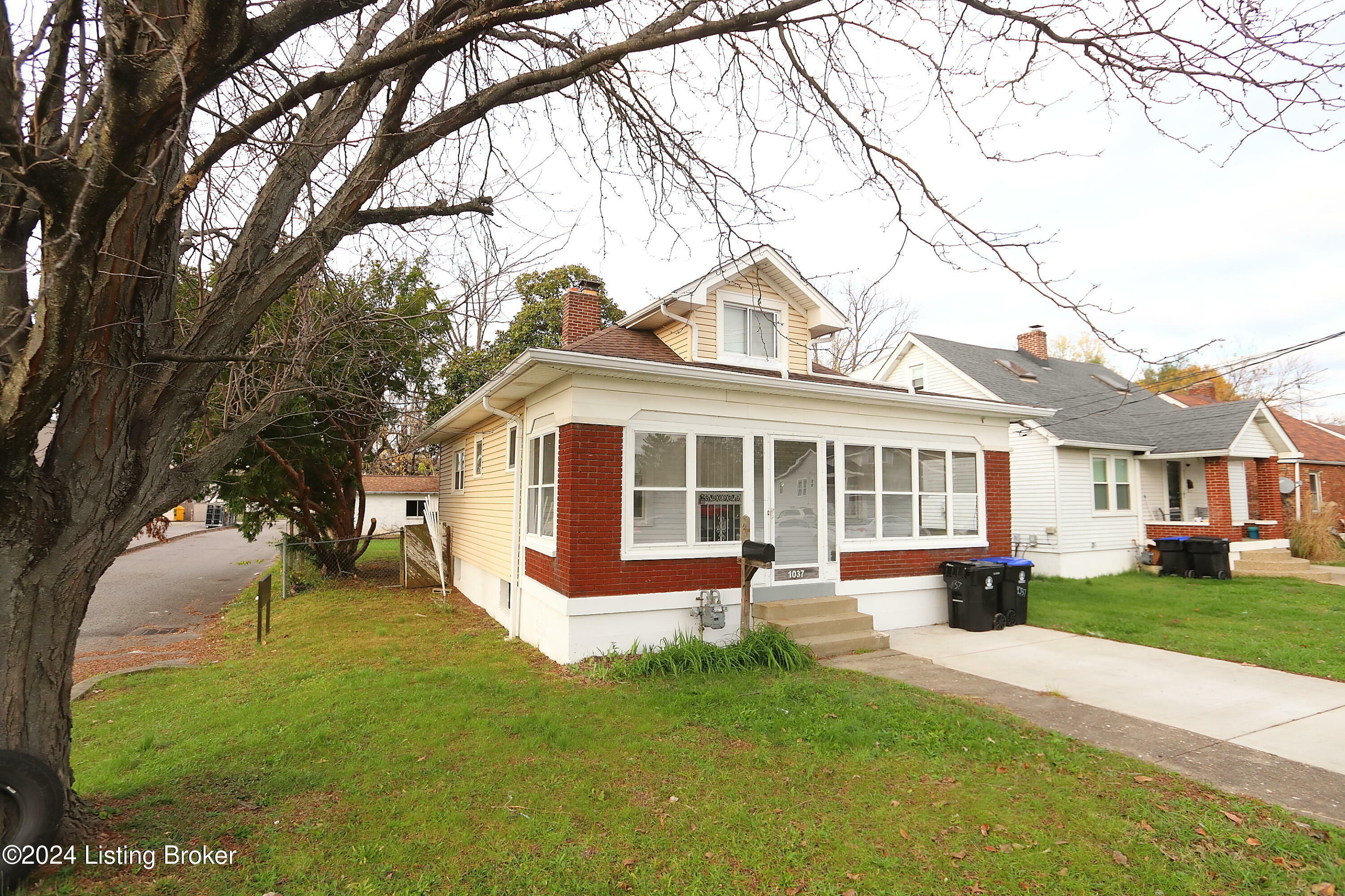 Property Photo:  1037 Bluegrass Ave  KY 40215 