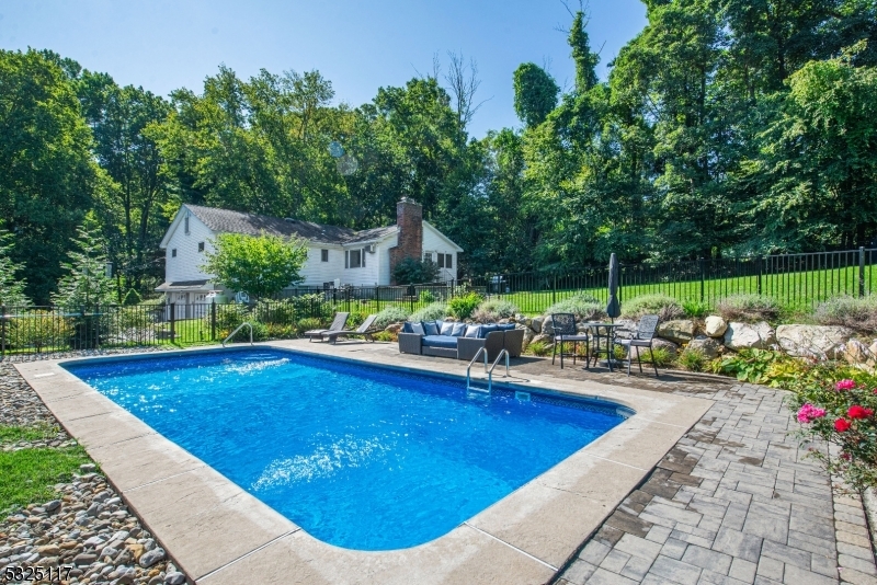 Property Photo:  25 Oak Ln  NJ 07869 