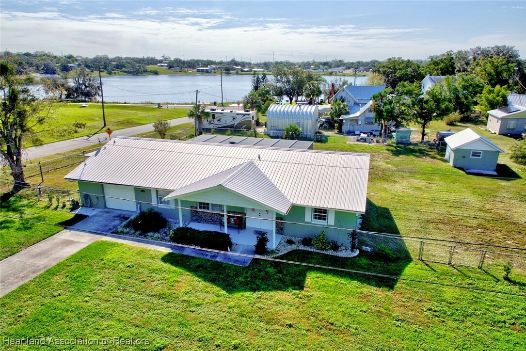 Property Photo:  116 E Lagrande Street  FL 33825 