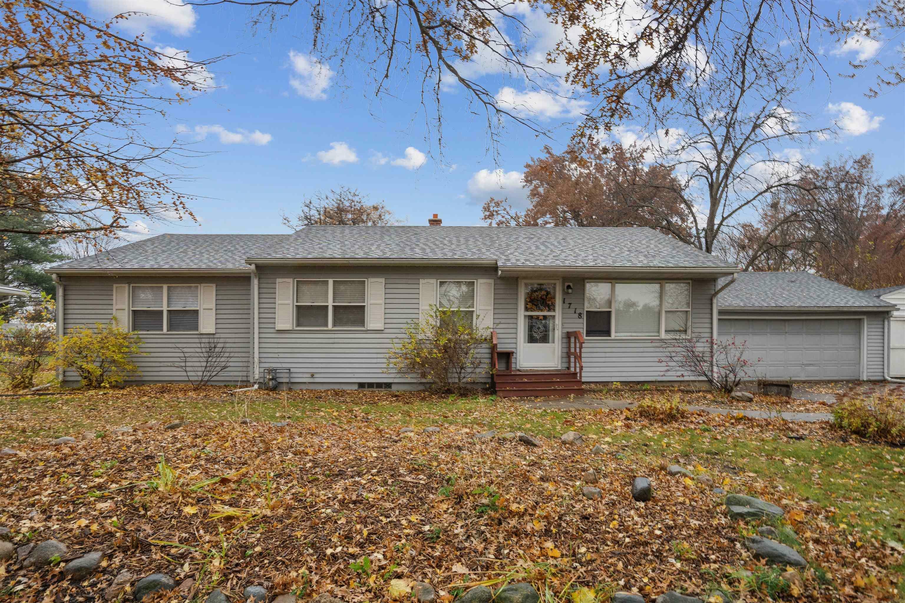 Property Photo:  1718 Maplewood  IA 50613 