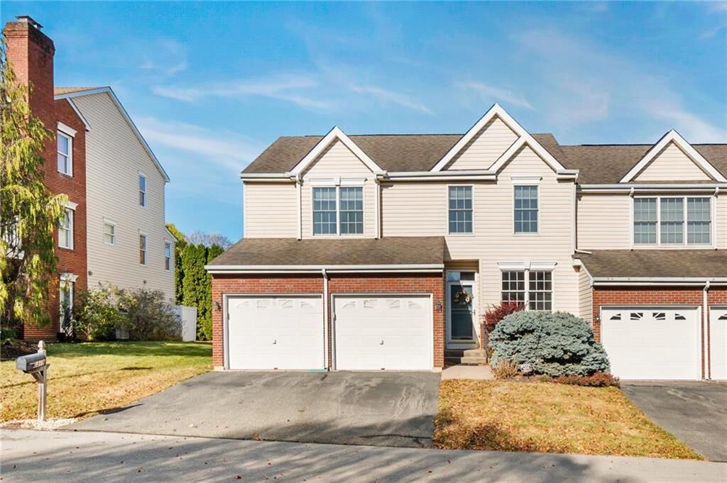 Property Photo:  2319 Fox Meadow Drive  PA 18104