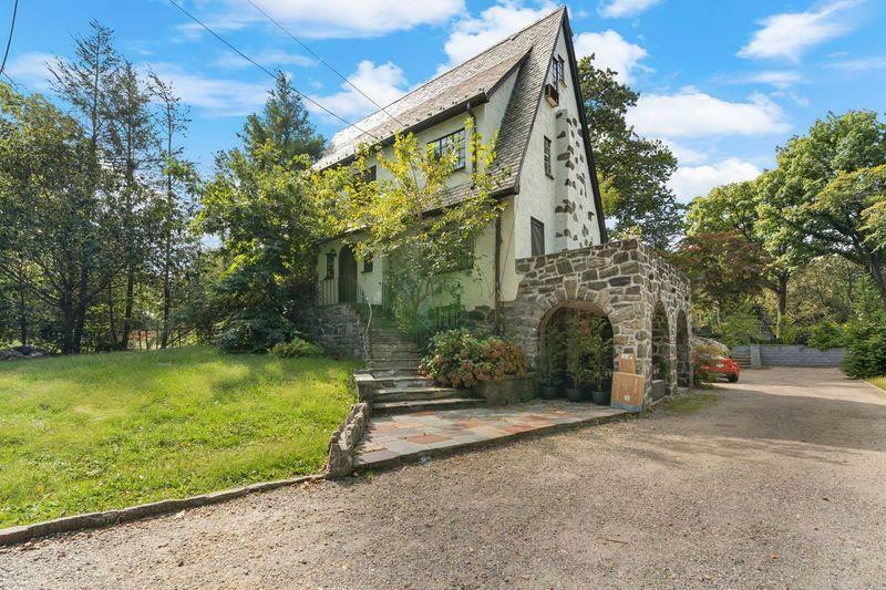 Property Photo:  31 Ardell Road  NY 10708 