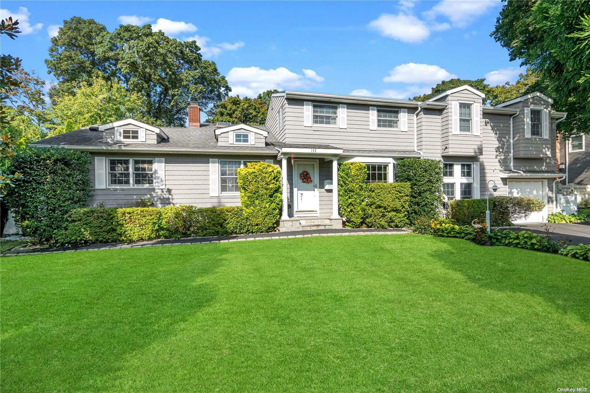 Property Photo:  182 Connetquot Road  NY 11705 