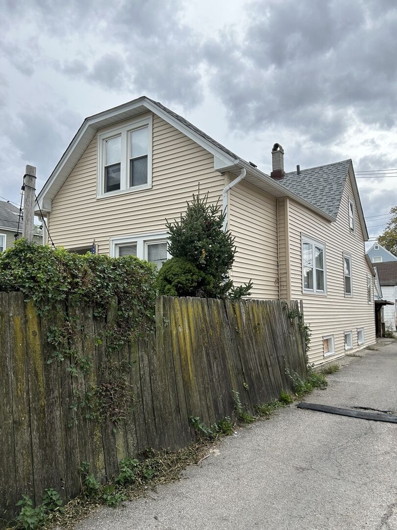 Property Photo: 2542 N Long Avenue IL 60639