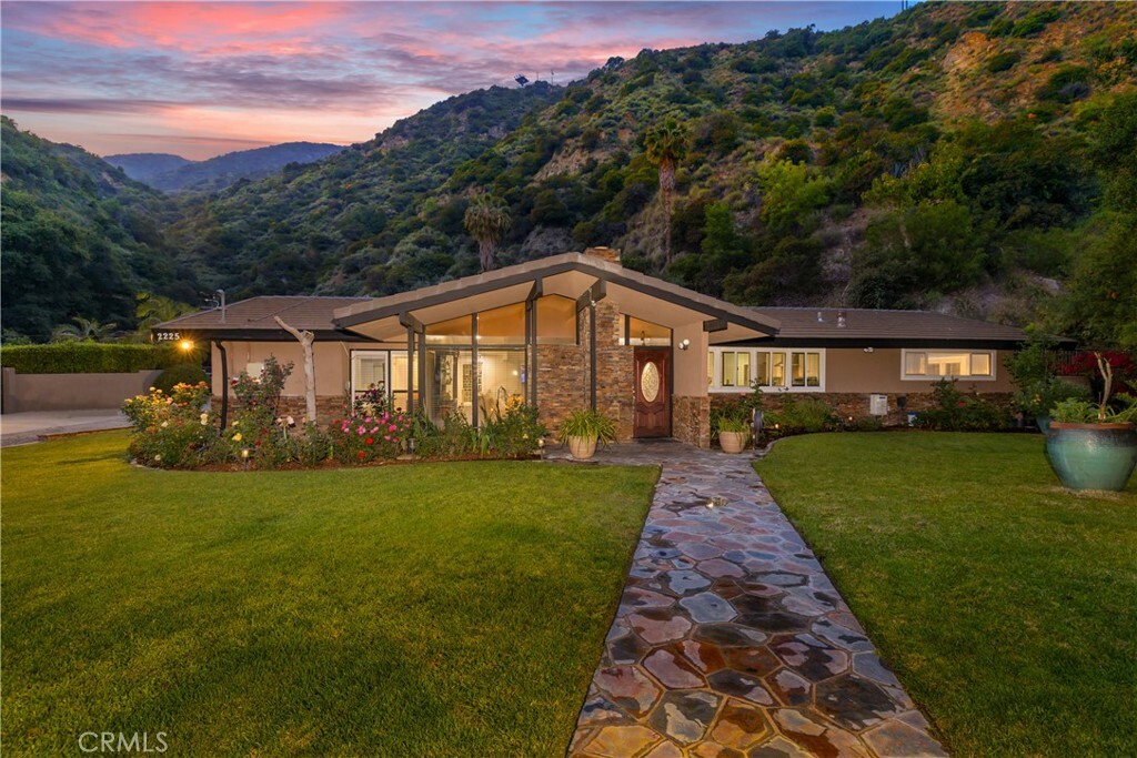 Property Photo:  2225 Canyon Road  CA 91006 