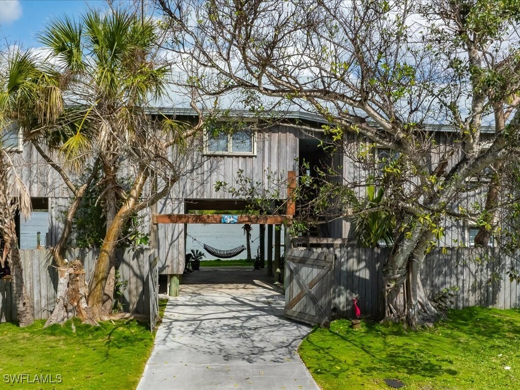 Property Photo:  230 Harbor Place N  FL 34140 