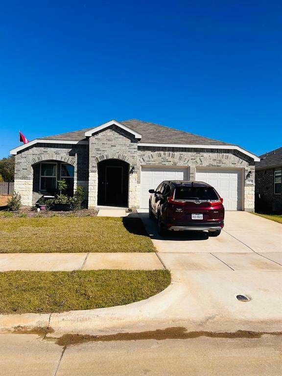 Property Photo: 1909 Village Creek Lane TX 76208