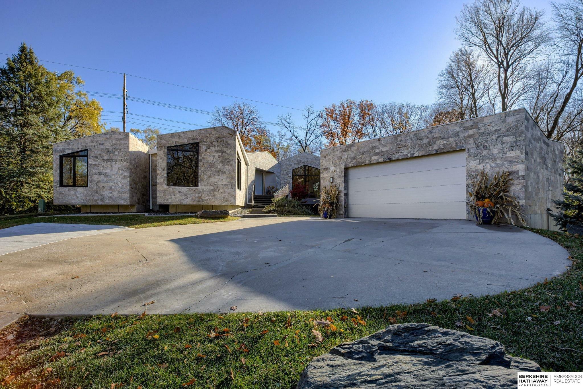 Property Photo: 6008 Country Club Oaks Place NE 68152
