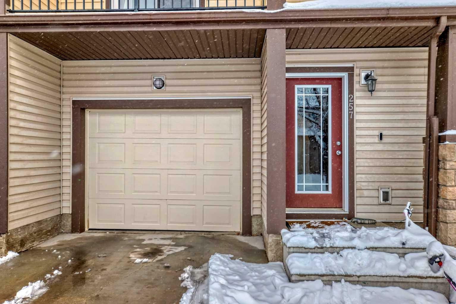 Property Photo:  257 Copperpond Landing SE  AB T2Z 1G6 