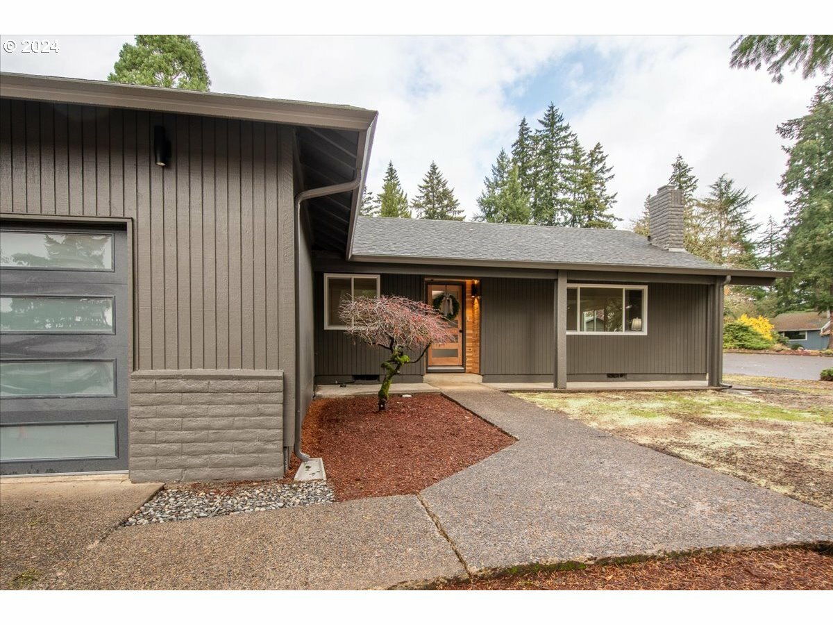 Property Photo:  12116 SE Riveridge Dr  WA 98683 