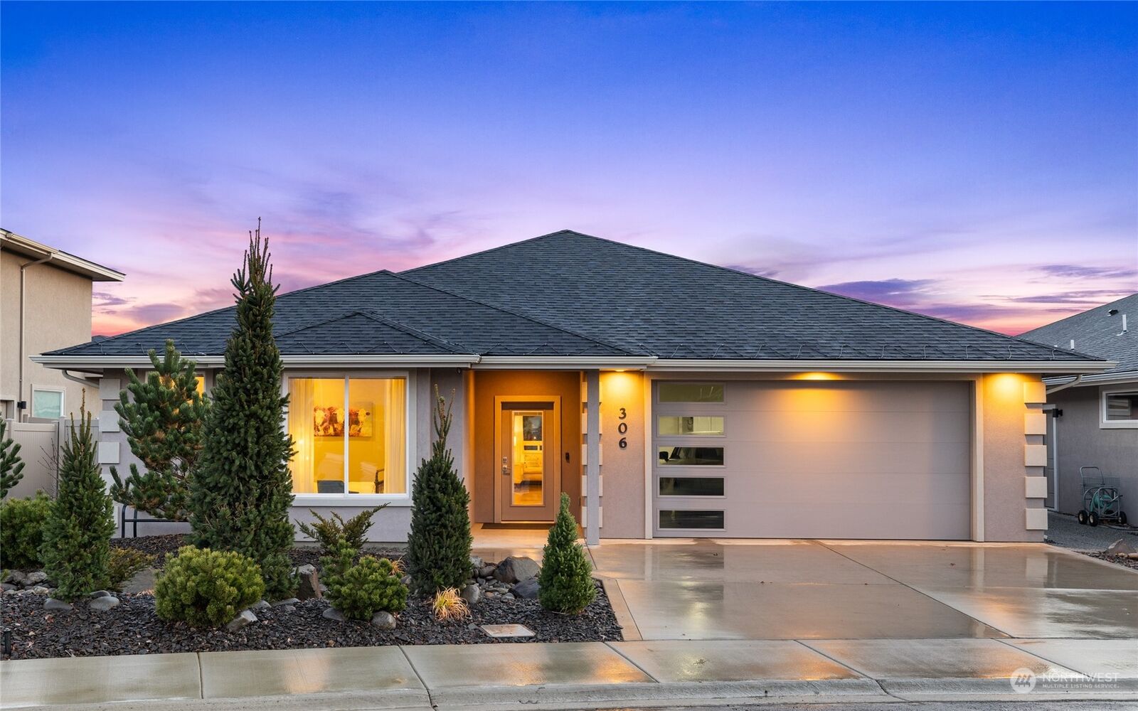 Property Photo:  306 E Stanford Avenue  WA 98926 