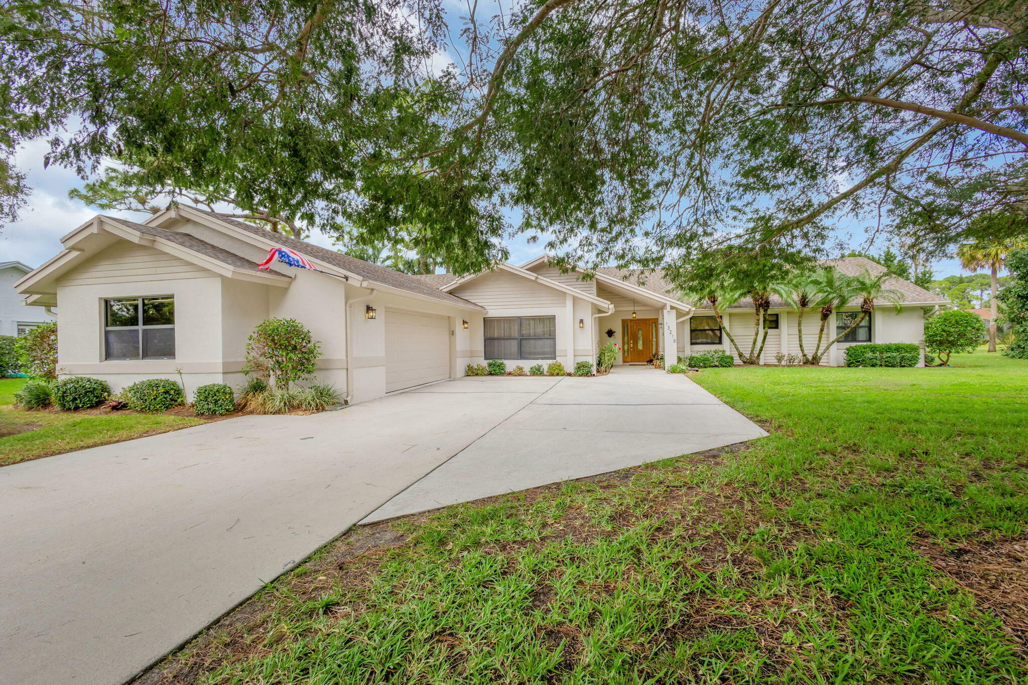 Property Photo:  13218 La Mirada Circle  FL 33414 