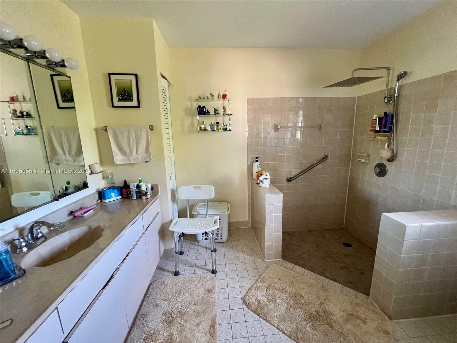 Property Photo:  11811 SW 97th St  FL 33186 