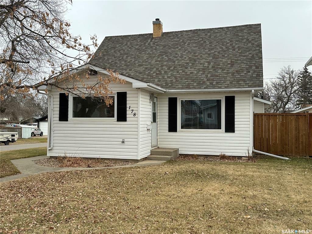 178 Duffield Street W  Moose Jaw SK S6H 5H3 photo